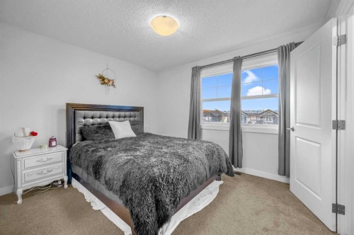 504-1225 Kings Heights Way Se, Airdrie, AB - Indoor Photo Showing Bedroom