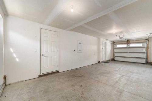 504-1225 Kings Heights Way Se, Airdrie, AB - Indoor Photo Showing Garage