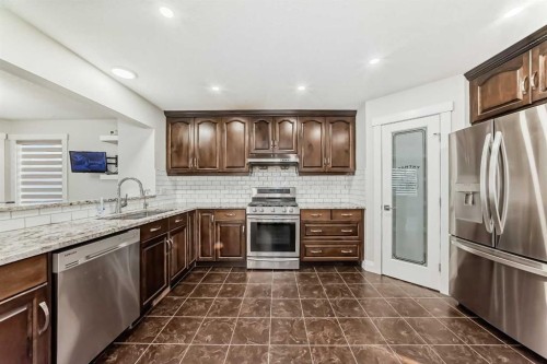40 Martha'S Meadow Place Ne, Calgary, AB - Indoor Photo Showing Kitchen With Upgraded Kitchen