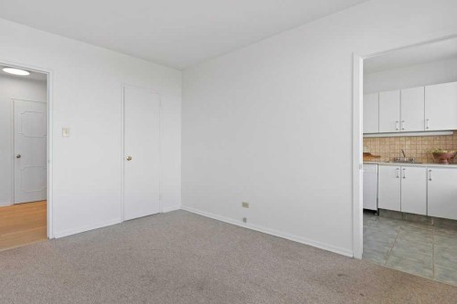 708-3204 Rideau Place Sw, Calgary, AB - Indoor