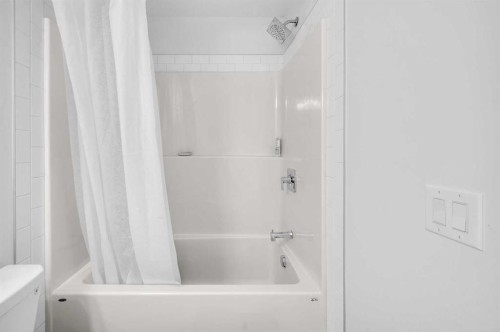 348-301 Redstone Boulevard Ne, Calgary, AB - Indoor Photo Showing Bathroom