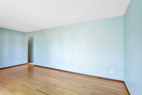 516 Poplar Avenue, Trochu, AB - Indoor Photo Showing Other Room