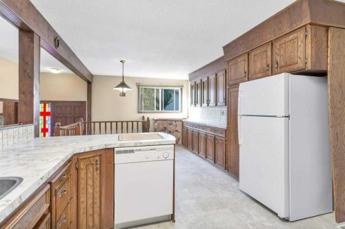516 Poplar Avenue, Trochu, AB - Indoor Photo Showing Kitchen