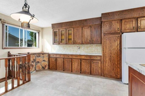 516 Poplar Avenue, Trochu, AB - Indoor Photo Showing Kitchen