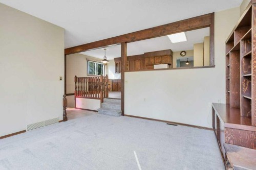 516 Poplar Avenue, Trochu, AB - Indoor Photo Showing Other Room