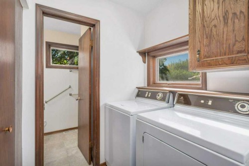 516 Poplar Avenue, Trochu, AB - Indoor Photo Showing Laundry Room