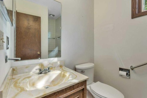 516 Poplar Avenue, Trochu, AB - Indoor Photo Showing Bathroom