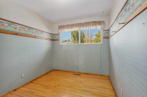 516 Poplar Avenue, Trochu, AB - Indoor Photo Showing Other Room