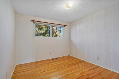 516 Poplar Avenue, Trochu, AB - Indoor Photo Showing Other Room