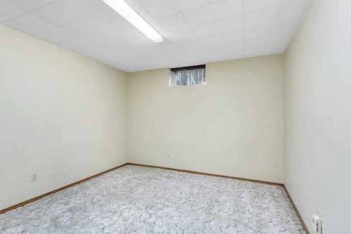 516 Poplar Avenue, Trochu, AB - Indoor Photo Showing Other Room