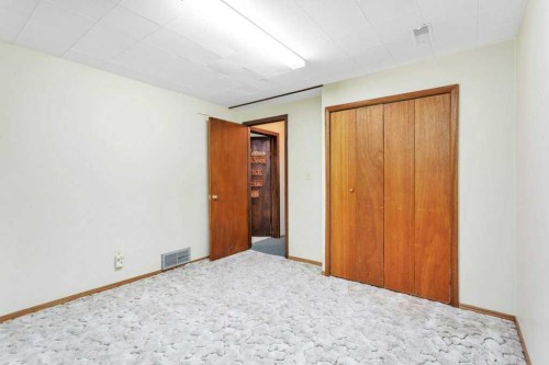 516 Poplar Avenue, Trochu, AB - Indoor Photo Showing Other Room