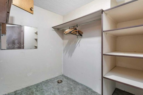 516 Poplar Avenue, Trochu, AB - Indoor Photo Showing Other Room