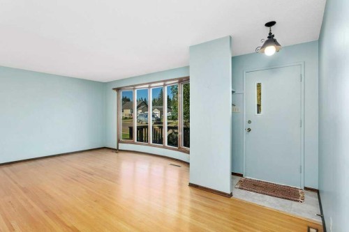 516 Poplar Avenue, Trochu, AB - Indoor Photo Showing Other Room