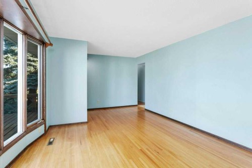 516 Poplar Avenue, Trochu, AB - Indoor Photo Showing Other Room