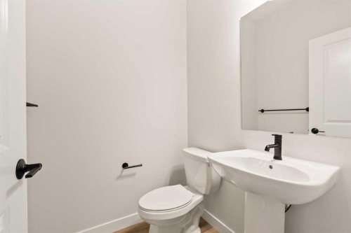 152 Creekstone Circle Sw, Calgary, AB - Indoor Photo Showing Bathroom