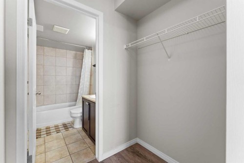 910-1111 6 Avenue Sw, Calgary, AB - Indoor Photo Showing Bathroom