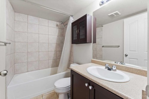910-1111 6 Avenue Sw, Calgary, AB - Indoor Photo Showing Bathroom