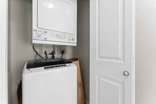 910-1111 6 Avenue Sw, Calgary, AB - Indoor Photo Showing Laundry Room