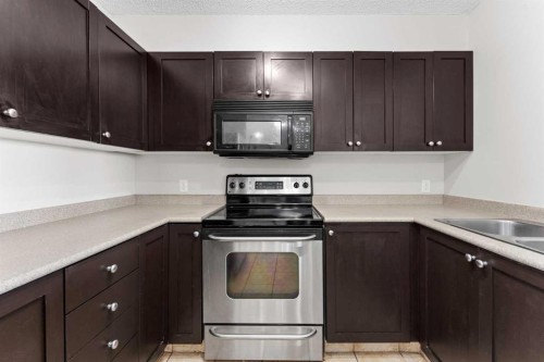 910-1111 6 Avenue Sw, Calgary, AB - Indoor Photo Showing Kitchen