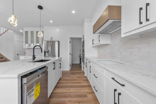 17 Lakes Estates Circle, Strathmore, AB - Indoor Photo Showing Kitchen With Upgraded Kitchen