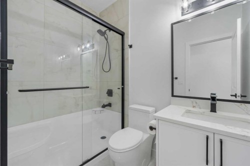 17 Lakes Estates Circle, Strathmore, AB - Indoor Photo Showing Bathroom