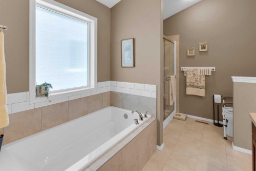 68 Nolanlake View Nw, Calgary, AB - Indoor Photo Showing Bathroom