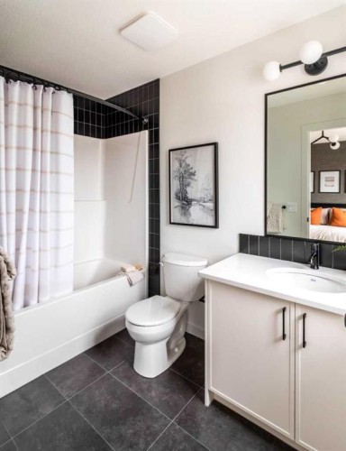 1457 Rangeview Drive Se, Calgary, AB - Indoor Photo Showing Bathroom