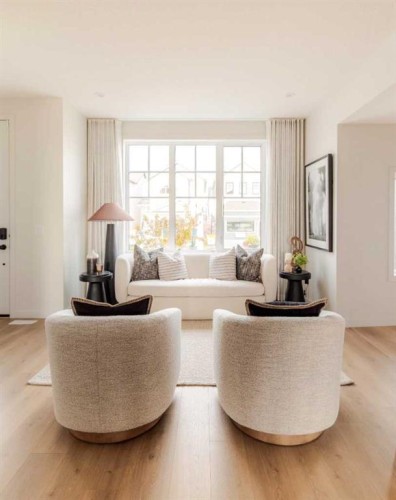 1457 Rangeview Drive Se, Calgary, AB - Indoor Photo Showing Living Room