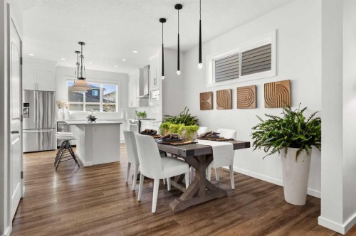 128 Heritage Heights, Cochrane, AB - Indoor Photo Showing Dining Room