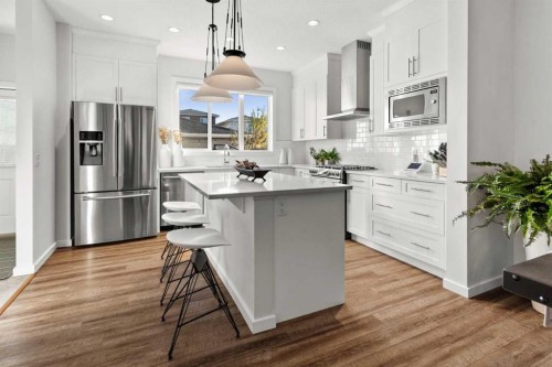 128 Heritage Heights, Cochrane, AB - Indoor Photo Showing Kitchen With Stainless Steel Kitchen With Upgraded Kitchen
