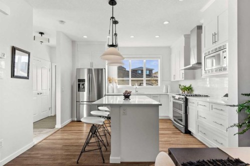 128 Heritage Heights, Cochrane, AB - Indoor Photo Showing Kitchen With Stainless Steel Kitchen With Upgraded Kitchen