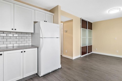 11 Maplewood Green, Strathmore, AB - Indoor Photo Showing Kitchen