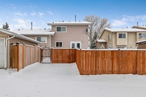 11 Maplewood Green, Strathmore, AB - Outdoor With Exterior