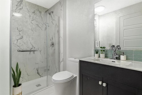 11 Maplewood Green, Strathmore, AB - Indoor Photo Showing Bathroom