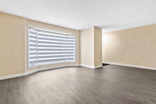 11 Maplewood Green, Strathmore, AB - Indoor Photo Showing Other Room