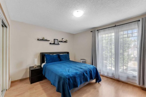 40 Temple Place Ne, Calgary, AB - Indoor Photo Showing Bedroom