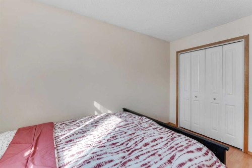 40 Temple Place Ne, Calgary, AB - Indoor Photo Showing Bedroom