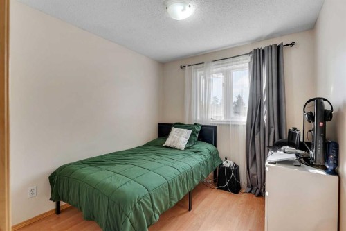 40 Temple Place Ne, Calgary, AB - Indoor Photo Showing Bedroom