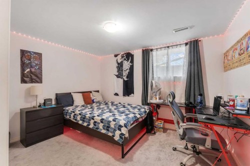40 Temple Place Ne, Calgary, AB - Indoor Photo Showing Bedroom