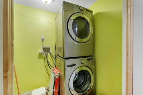 40 Temple Place Ne, Calgary, AB - Indoor Photo Showing Laundry Room
