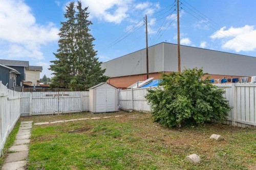 40 Temple Place Ne, Calgary, AB - Outdoor