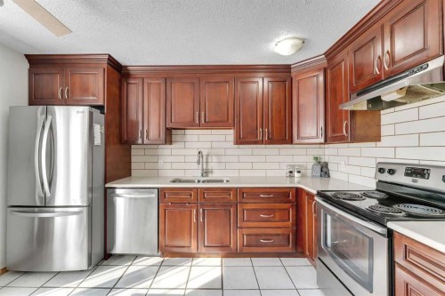 40 Temple Place Ne, Calgary, AB - Indoor Photo Showing Kitchen With Stainless Steel Kitchen With Double Sink