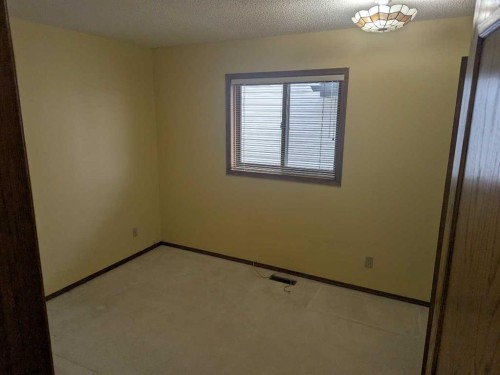 165 Woodford Drive Sw, Calgary, AB - Indoor Photo Showing Other Room