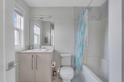 106-72 Cornerstone Manor Ne, Calgary, AB - Indoor Photo Showing Bathroom