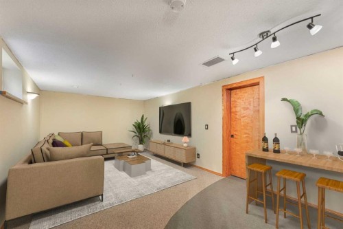 1619 47 Street Sw, Calgary, AB - Indoor