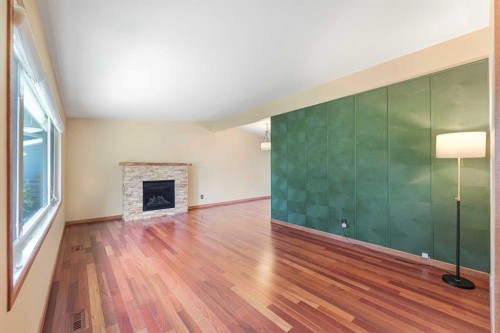 1619 47 Street Sw, Calgary, AB - Indoor Photo Showing Living Room With Fireplace