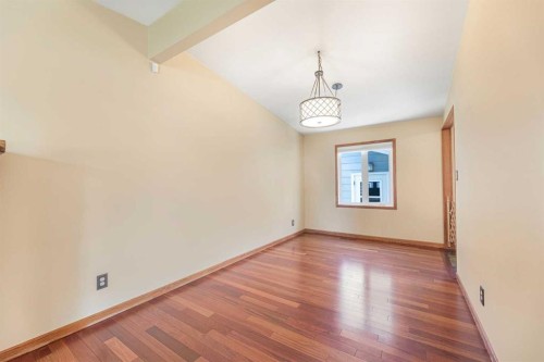 1619 47 Street Sw, Calgary, AB - Indoor Photo Showing Other Room