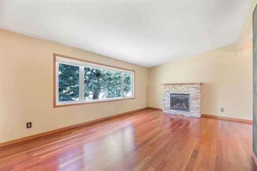 1619 47 Street Sw, Calgary, AB - Indoor Photo Showing Living Room With Fireplace