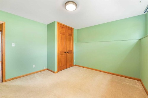 1619 47 Street Sw, Calgary, AB - Indoor Photo Showing Other Room