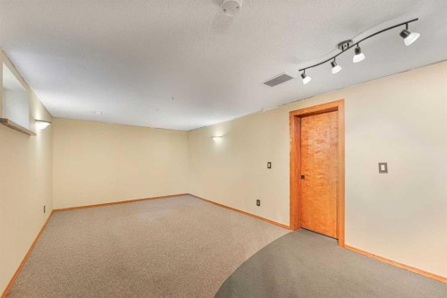 1619 47 Street Sw, Calgary, AB - Indoor Photo Showing Other Room